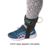 Detalle del cierre en velcro, espuma interna y gancho metálico de la tobillera Innove Pilates, fabricada con materiales reforzados.