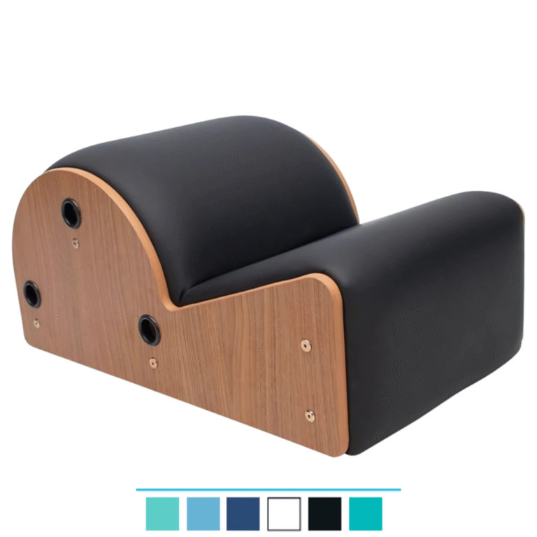 Step Barrel Arktus Spine Corrector fabricado en madera maciza de eucalipto con tapizado ortopédico de alta densidad para Pilates profesional.