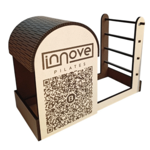 Mine Ladder Barrel Innove Pilates – diseño en miniatura inspirado en el clásico Ladder Barrel, fabricado en madera resistente para exhibiciones y decoración.