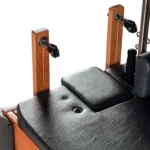 Camilla plegable con extensión frontal para uso profesional.